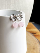 Load image into Gallery viewer, Silver Flower Spring Flower Earrings
